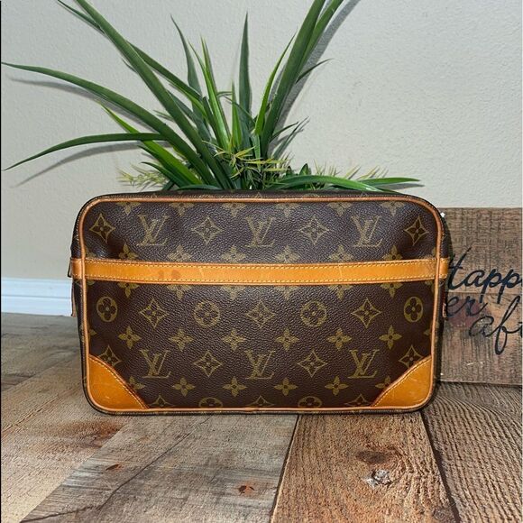 Authentic Louis Vuitton Compiegne 28 Mono Clutch - Picture 1 of 12
